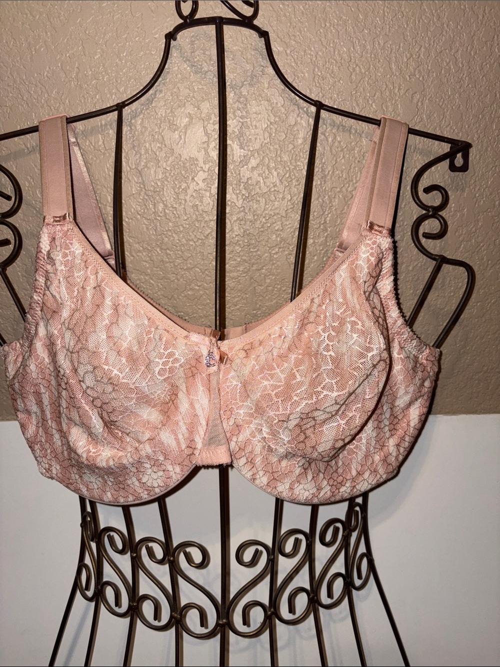Chantelle -Minimizer; Lace-Overlay Full Coverage Bra in Blush Pink